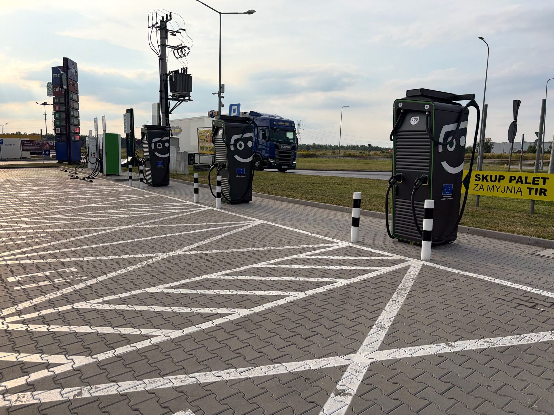 Ładowarki GreenWay 400 kW na stacji Port Radomsko przy autostradzie A1 - najpopularniejsza stacja ładowania w Polsce w lipcu 2026