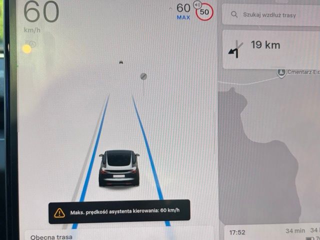 Komunikat Tesli informujący, że Autopilot może przekroczyć dozwoloną prędkość o 10 km/h