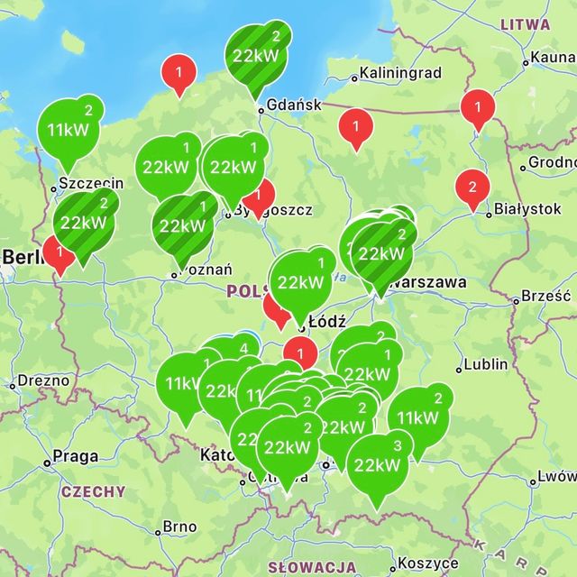 Mapa publicznych ładowarek AC w aplikacji agregującej operatorów z filtrem ceny do 1,5 zł za kWh