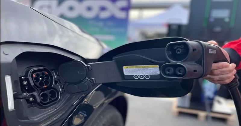 Jak ładować auto elektryczne? Kompletny poradnik dla początkujących