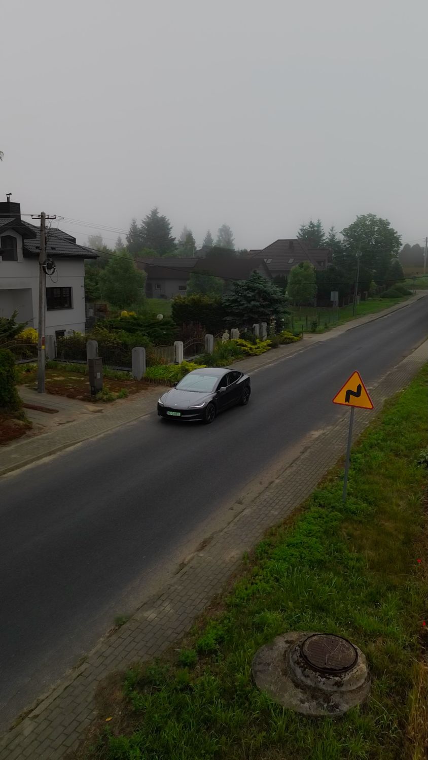 Tesla Model 3 Long Range – widok z przodu